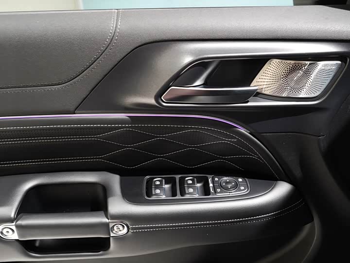 Фото 6 - Tank 300