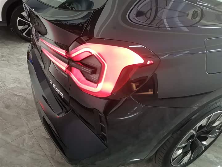 Фото 8 - BMW iX3