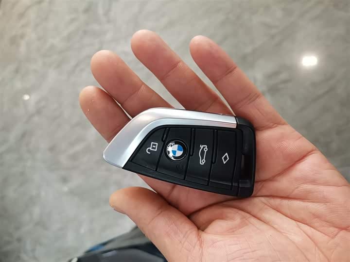 Фото 9 - BMW iX3