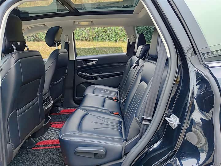 Фото 8 - Ford Edge