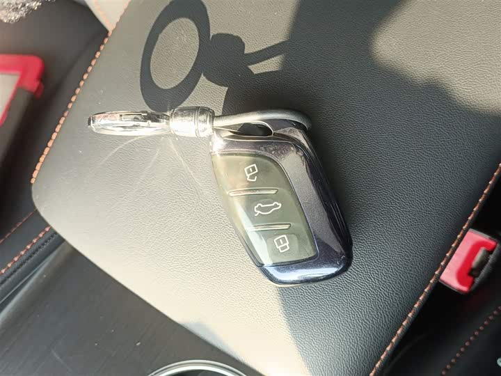 Фото 9 - Roewe RX5