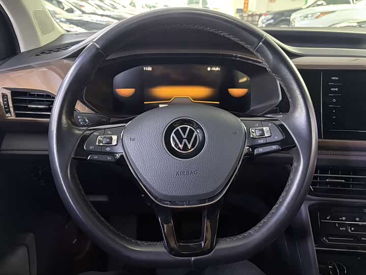 Фото 7 - Volkswagen Tharu