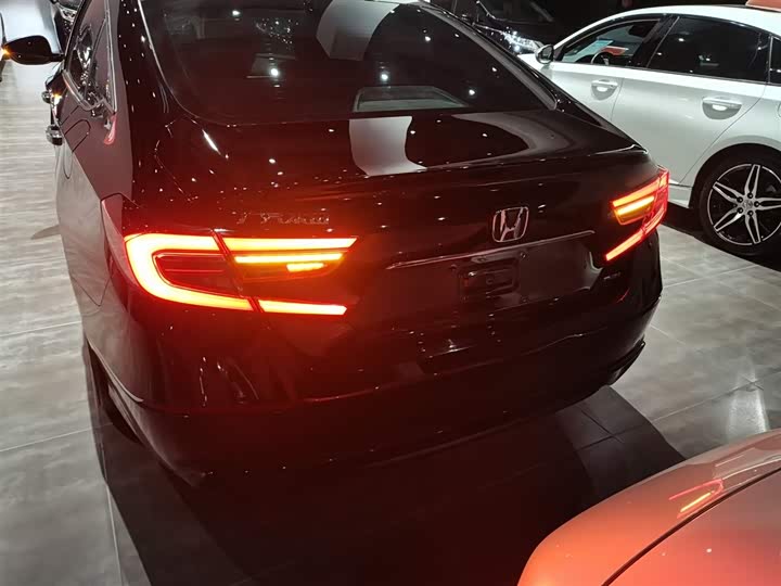 Фото 6 - Honda Accord
