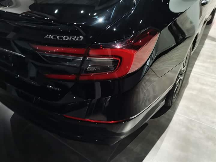 Фото 8 - Honda Accord