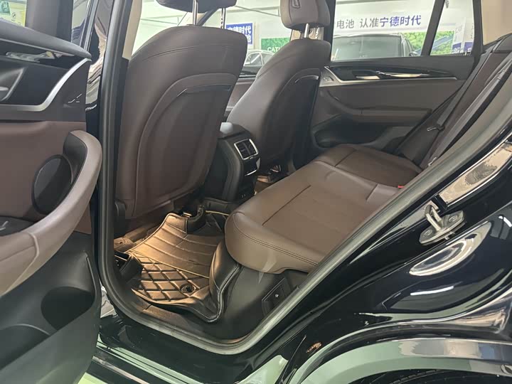 Фото 6 - BMW iX3