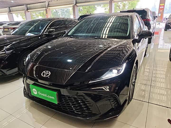 Фото 1 - Toyota Camry