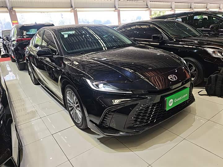 Фото 4 - Toyota Camry