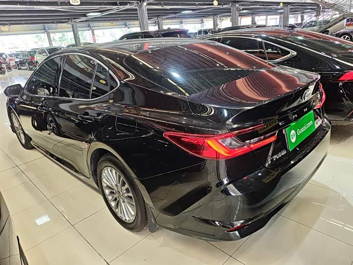 Фото 5 - Toyota Camry