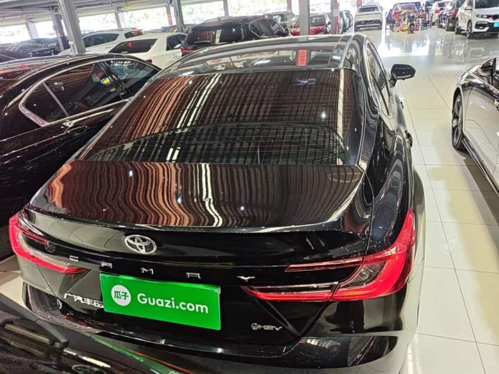 Фото 6 - Toyota Camry