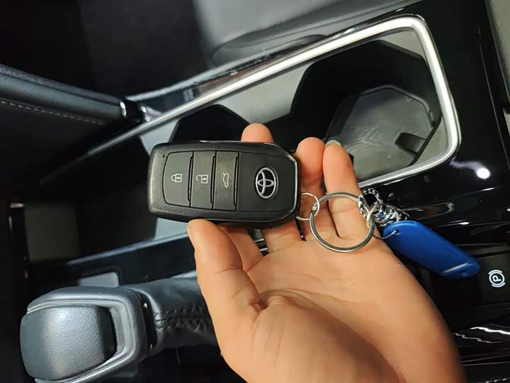 Фото 9 - Toyota Camry