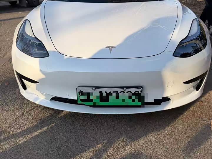 Фото 1 - Tesla Model 3