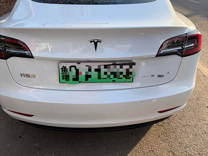 Фото 2 - Tesla Model 3