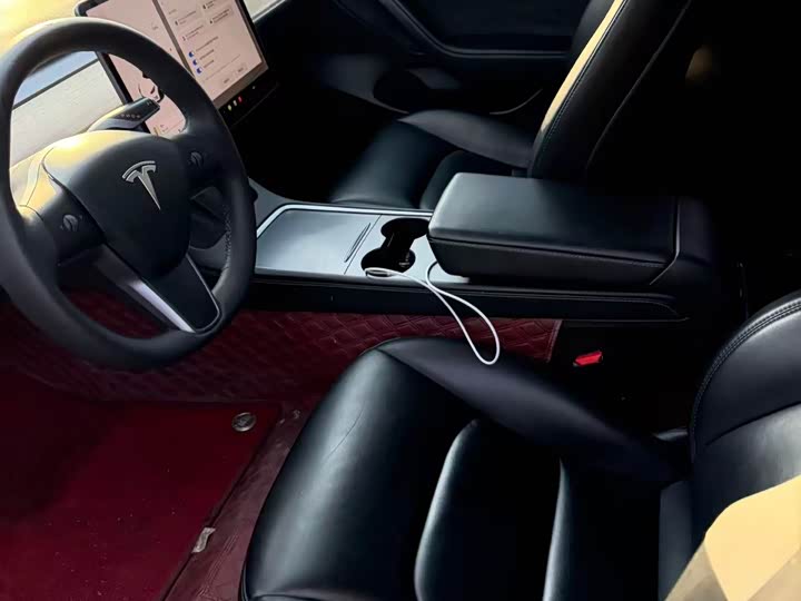 Фото 6 - Tesla Model 3