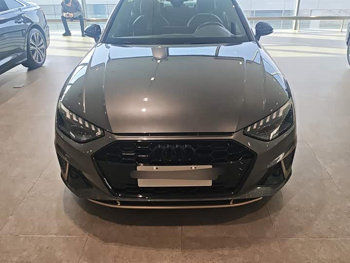 Фото 2 - Audi A4L