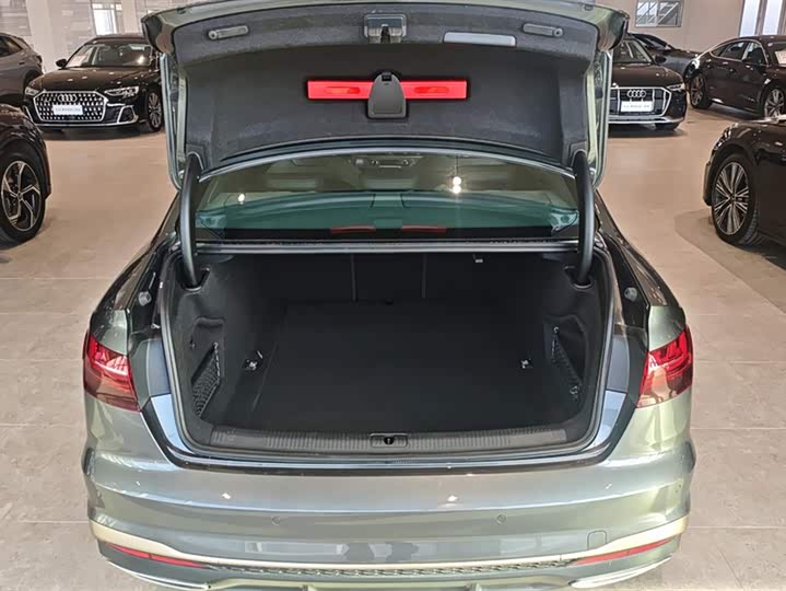 Фото 4 - Audi A4L