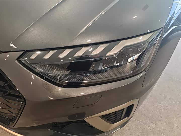 Фото 5 - Audi A4L