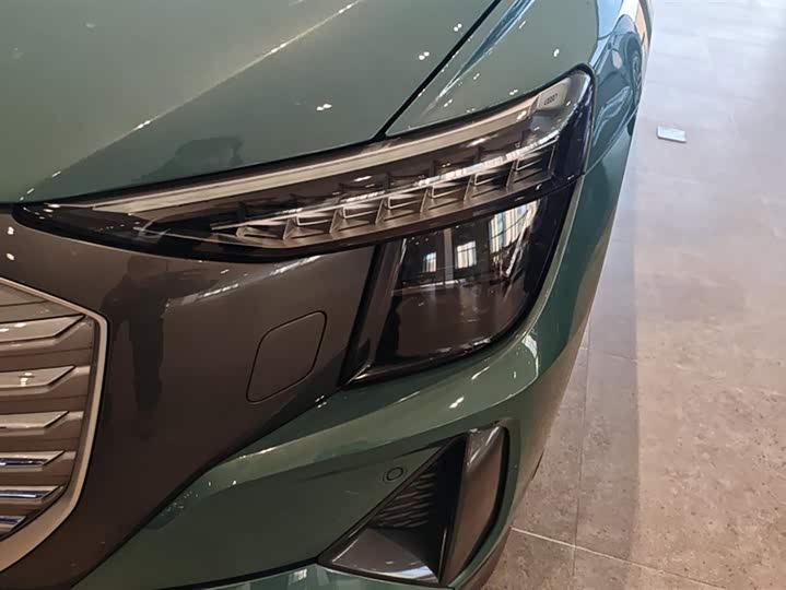 Фото 5 - Audi Q5 e-tron