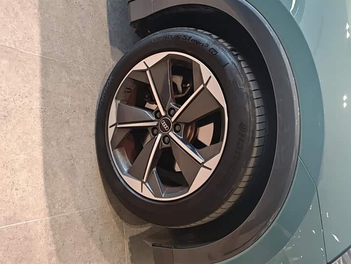 Фото 6 - Audi Q5 e-tron