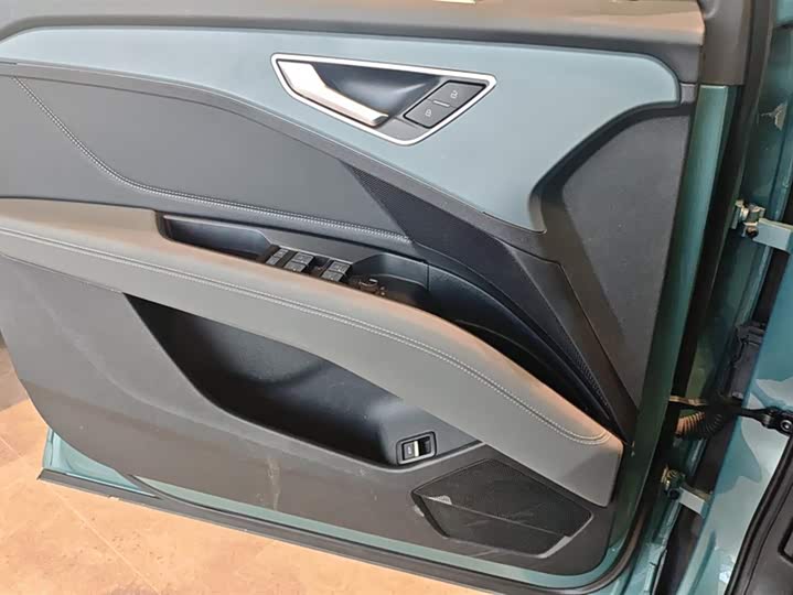 Фото 7 - Audi Q5 e-tron