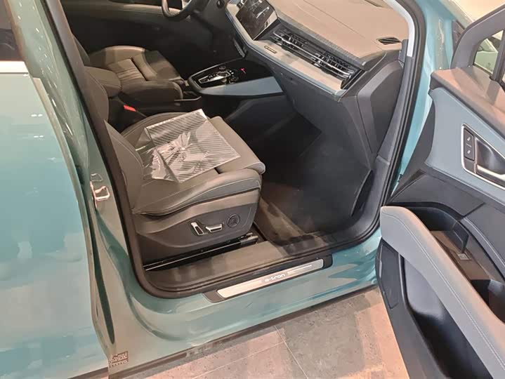 Фото 8 - Audi Q5 e-tron