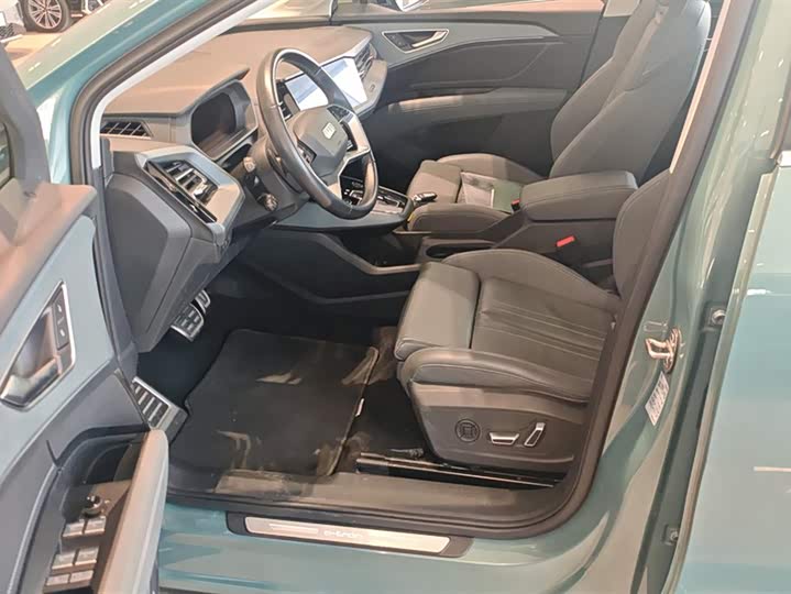 Фото 9 - Audi Q5 e-tron