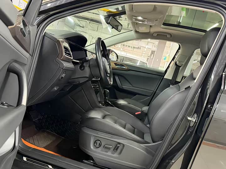 Фото 5 - Volkswagen Tharu