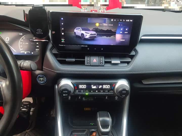 Фото 6 - Toyota RAV4