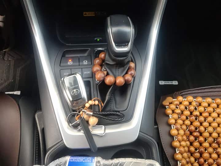 Фото 7 - Toyota RAV4