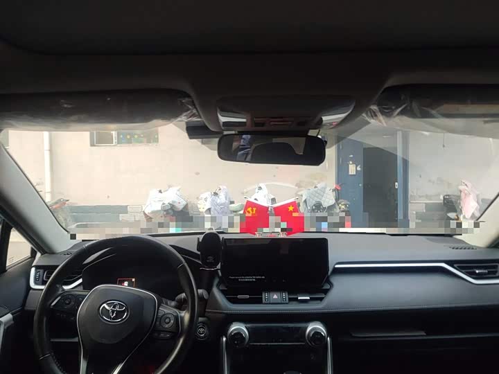 Фото 9 - Toyota RAV4