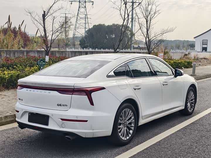 Фото 7 - Bestune B70