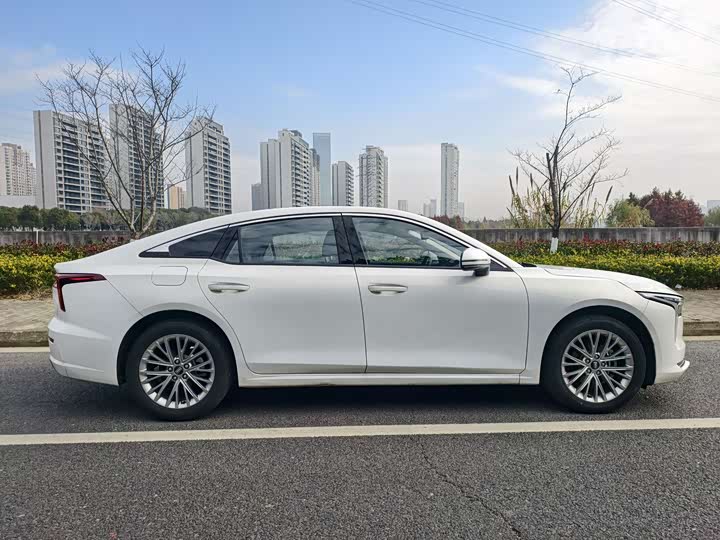 Фото 8 - Bestune B70