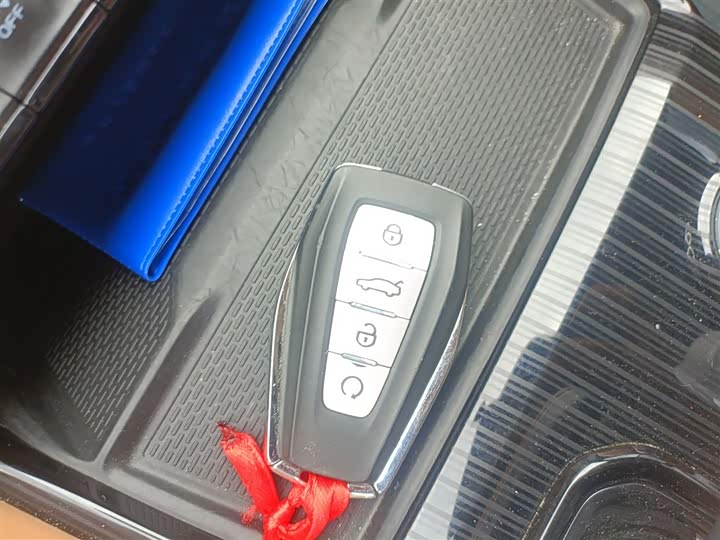 Фото 9 - Geely Monjaro