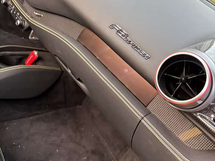 Фото 7 - Ferrari F8