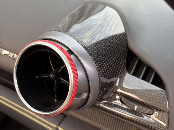 Фото 9 - Ferrari F8