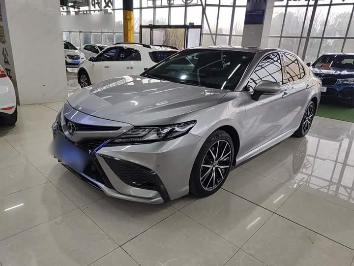 Фото 2 - Toyota Camry