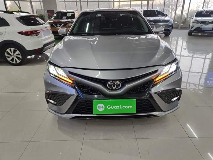 Фото 3 - Toyota Camry