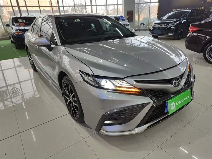 Фото 4 - Toyota Camry