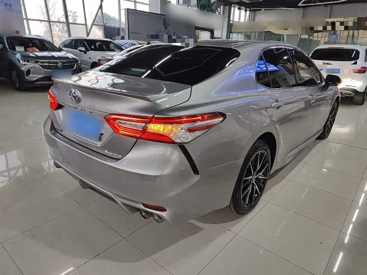 Фото 7 - Toyota Camry