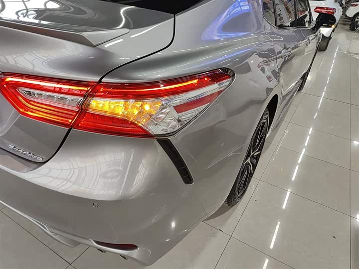 Фото 8 - Toyota Camry