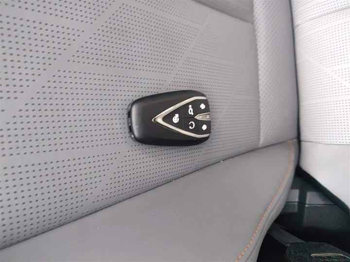 Фото 9 - Changan UNI-T