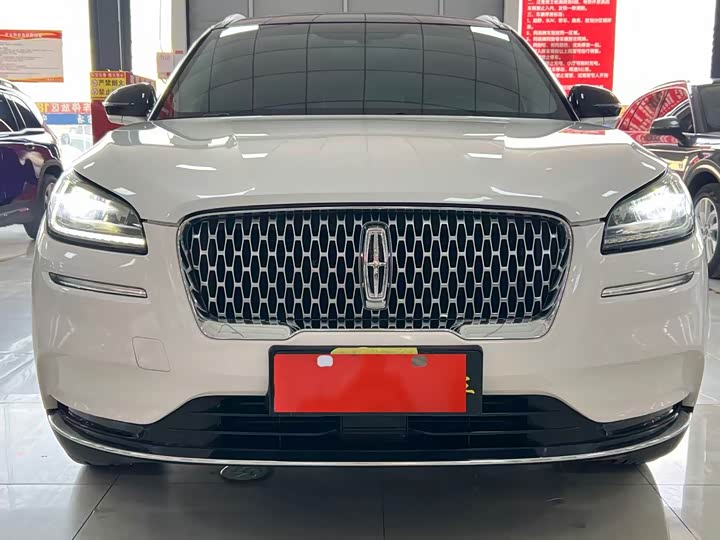 Фото 2 - Lincoln Corsair