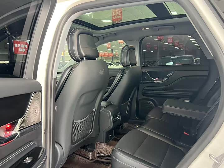 Фото 4 - Lincoln Corsair