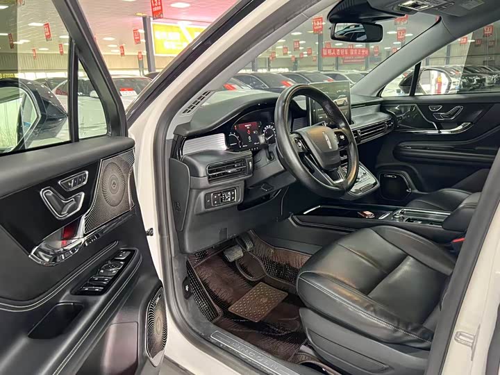 Фото 6 - Lincoln Corsair