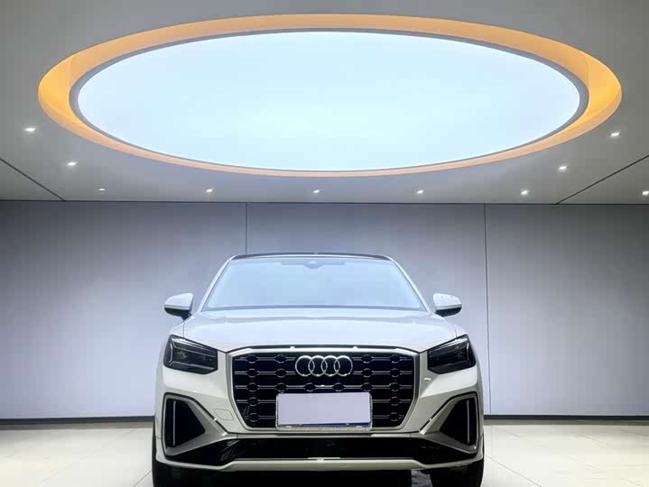 Фото 2 - Audi Q2L