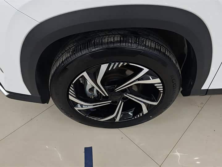 Фото 6 - Geely Atlas