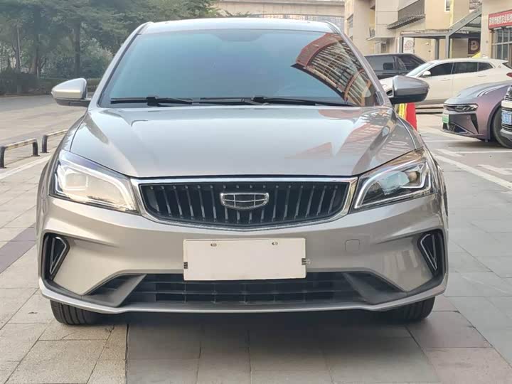 Фото 2 - Geely Emgrand