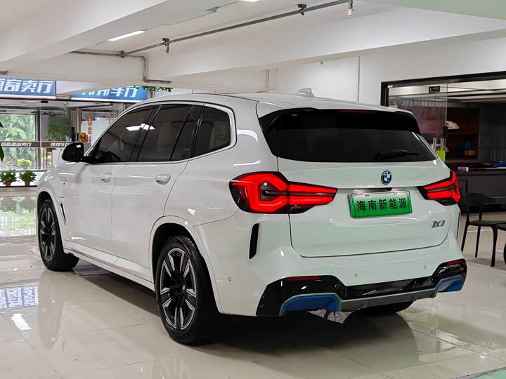 Фото 9 - BMW iX3