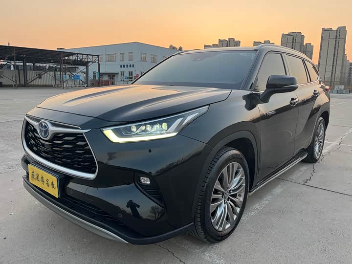 Фото 1 - Toyota Highlander