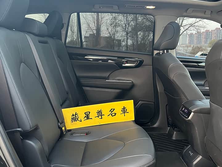 Фото 4 - Toyota Highlander