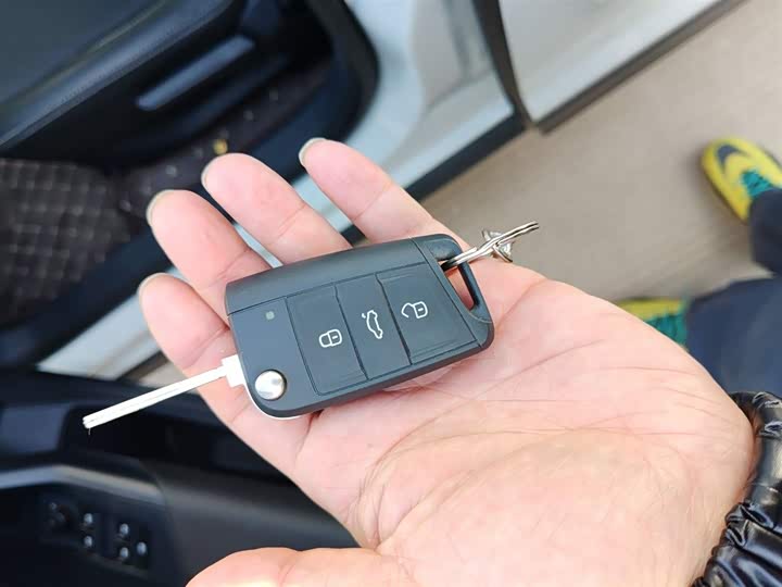 Фото 9 - Volkswagen Tharu